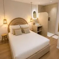 Cosy Appartement avec piscine, balcon vue canal & parking privé, hotel en Cogolin