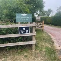 Old Ningwood Station Bed & Breakfast, Ningwood, Isle of Wight PO41 0TG, hotel v mestu Shalfleet