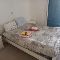 Room in amazing villa in tourist area near beach, khách sạn ở Voroklini