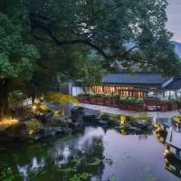 Manshe Xiyuan Chinese Garden Courtyard Retreat-West Lake Jiuxi Creek,Tea Valley,Outdoor Pool, готель у місті Ханчжоу