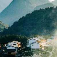 Zhangjiajie Fantasy Valley Resort Customized travel itineraries free shuttle service to the North and West Gates of the National Forest Park, and complimentary traditional ethnic costume try-on, hotel u gradu Džangđađe