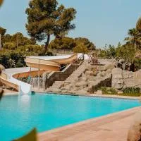 Camping Caledonia, hotelli kohteessa Tamarit