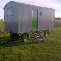 Shrublands Farm Shepherd's Hut, hotel in Sidestrand