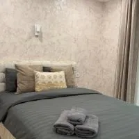 7 Min to Airport Apartment, hotel Kisjenőben
