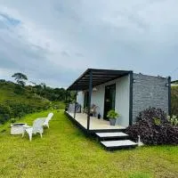 Kèbi Container Home near Blue Falls, hótel í La Colonia