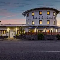 Headlands Hotel, hotel di Opunake