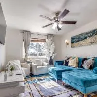 The Homestead Luxury Cozy 2BR Apartment in Nacogdoches Near SFA University and Downtown Pet Friendly Business Ready Extended Stays Welcome with Self Check In High Speed WiFi Full Kitchen In Unit Laundry Private Parking and Quiet Comfort, hotell i Nacogdoches