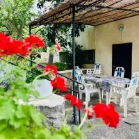 Cozy - Jardin - Terrasse ombragée, hotel a La Garde