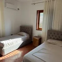 Hotel kulla Bakaj、レジャのホテル