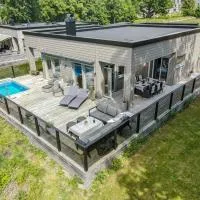 Nybyggt hus med privat pool, 3 sovrum och 2 badrum på Öland, hotel en Borgholm