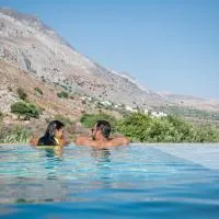 Nature's Den Luxury Suites with Private Pools – hotel w mieście Frangokastello