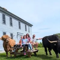 Cozy Highland Cattle-View Suite Peaceful, Private Pet-Friendly、Loudonのホテル