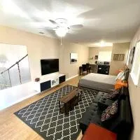Central Private King Suit Washer Dryer 2 Miles to Hospital, hotel en Winter Haven