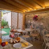 B&B near Lake Como - Close to train & bus - Breakfast included, hotel i Valmadrera