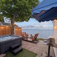 Chalet Studio #6 Waterfront with Spa, Fireplace & Wifi, hotell i Cap-Saint-Ignace