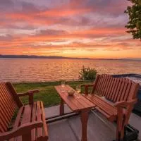 Chalet #8 Waterfront with Spa, Fireplace, Wifi and AC, hotell i Cap-Saint-Ignace