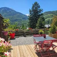 Appartement avec terrasse et parking Privé、エギュブランシュのホテル