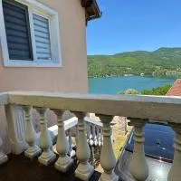Perućac - Apartman sa pogledom na jezero, hotell i Perućac