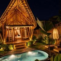 Raka Rai Bamboo Villa - Private Pool with Mount Agung View, hotel em Selat