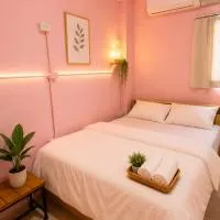 Hostel In The City, hotel v mestu Pom Prap