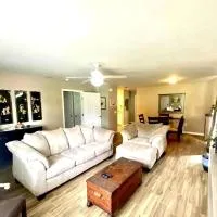 3BR 2BA Spacious Lake Home 4 Miles to LEGOLAND - 1722, hotel em Cypress Gardens