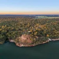 Tiny Away Stay - Laanecoorie Lakeside, hotel in Laanecoorie