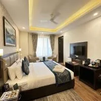 Hotel Rajpath Residency 2 Min Walk From Kaushambhi Metro Station、ガーズィヤーバードのホテル