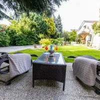 Apartman Karlina 100 m2 Terrace Garden, hotel i Šahy
