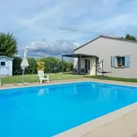 Le Cocon Taillonais avec piscine, Hotel in Saint-Ciers-du-Taillon