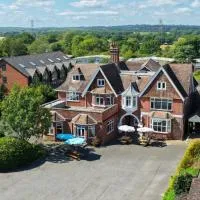 The Hickstead Hotel By Uno-FREE PARKING, hotel v destinácii Bolney