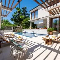 Villa D Apartments, хотел в Podlastva