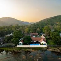 KANOVA Luxury Riverside Resort, hotel v mestu Athirappilly