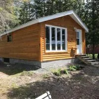 Viesnīca 202 rang du Lac Lejeune - Chalet au bord du Lac pilsētā Squatec