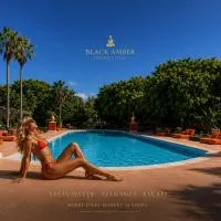 BLACK AMBER BOUTIQUE HOTEL, готель у місті Лампі