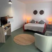 Studio Les écuries de la forêt, hotel di Le Buisson Genois