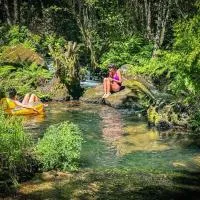 Wylde Roots River House - with natural river swimming pools, hotell i Couto de Baixo