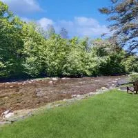 Jay Peak Getaway on Trout River, hotel a Montgomery