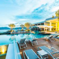 Crest Resort & Pool Villas - SHA Extra Plus, hotel Tritrang-part környékén a Patong-parton