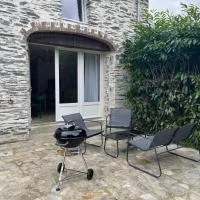 Charmant gite , entièrement rénové, pour 4 personnes โรงแรมในMoisdon-la-Rivière