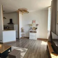 Appart de charme 80m 6 voyageurs Cœur de Condom, hotel em Condom