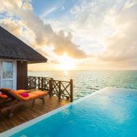 Sun Siyam Vilu Reef - 24 Hours All-Inclusive with Complimentary Return Trip, hotel poblíž Dhaalu Airport - DDD, Dhaalu Atoll