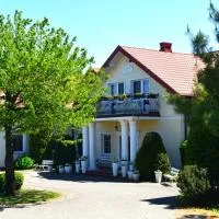 Dwór Zielone Wzgórza، فندق في Bukowno