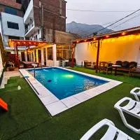 CASA HOSPEDAJE RICARDO PALMA con PISCINA, ξενοδοχείο σε Ricardo Palma