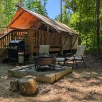 Glamping Tent with Deck Near The Caverns and Waterfalls, hotel v destinaci Coalmont