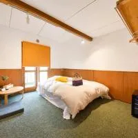 Yatsugatake Little Village Guesthouse, hotel em Hara