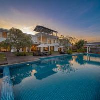 Villa Balangan Sunset - Amazing 4 bdr villa in Balangan with OCEAN VIEW, hotelli kohteessa Jimbaran