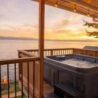 Chalet 691 Waterfront with Spa, Fireplace, WiFi & AC, hotel sa Cap-Saint-Ignace