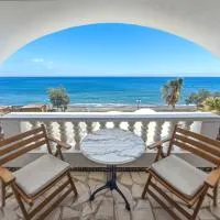 Stavros Beachfront Domes by Booking Kottas, ξενοδοχείο στον Περίβολο