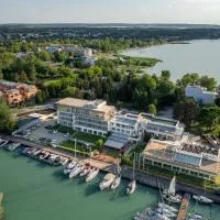 Viesnīca Hotel Yacht Wellness & Business pilsētā Šiofoka