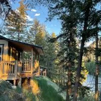 Doug's Emporium and Riverside Cabins, hotell sihtkohas Hedley
